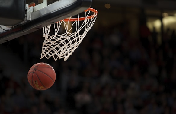NBA 2025-2026赛季季后赛争夺白热化，湖人vs勇士巅峰对决，88看球全程直播